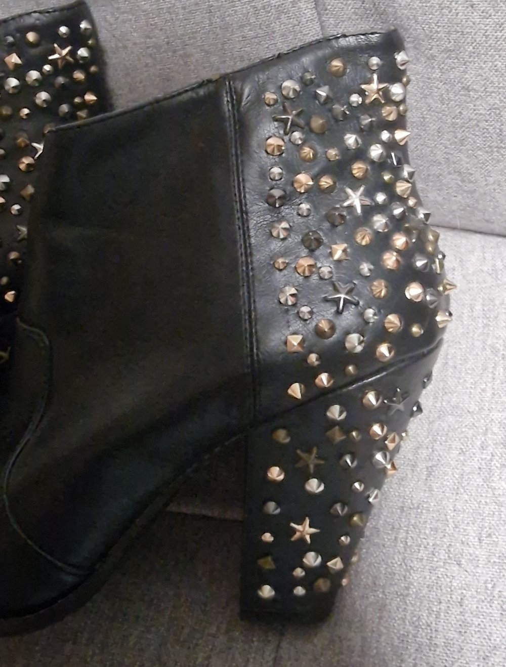 Nietenschuhe