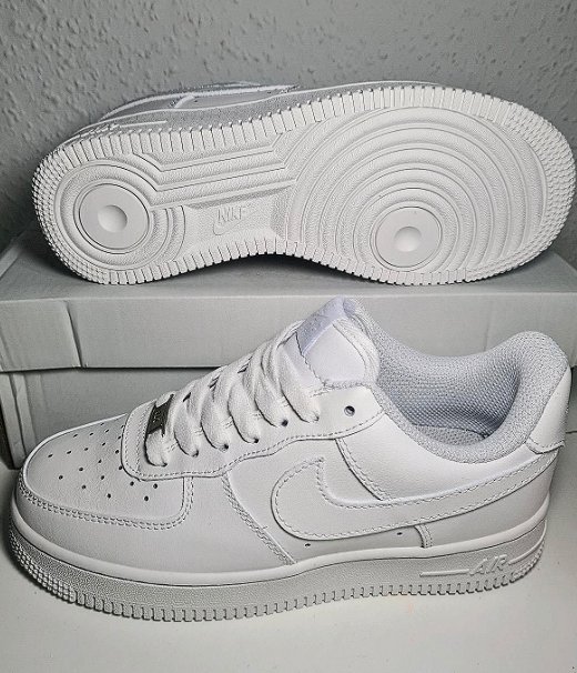 Nike Air Force 1 07 weiß Größe 38 / 39 / 40 Neu