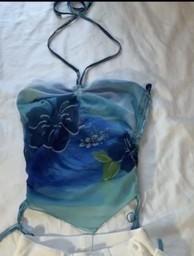 Blaues top