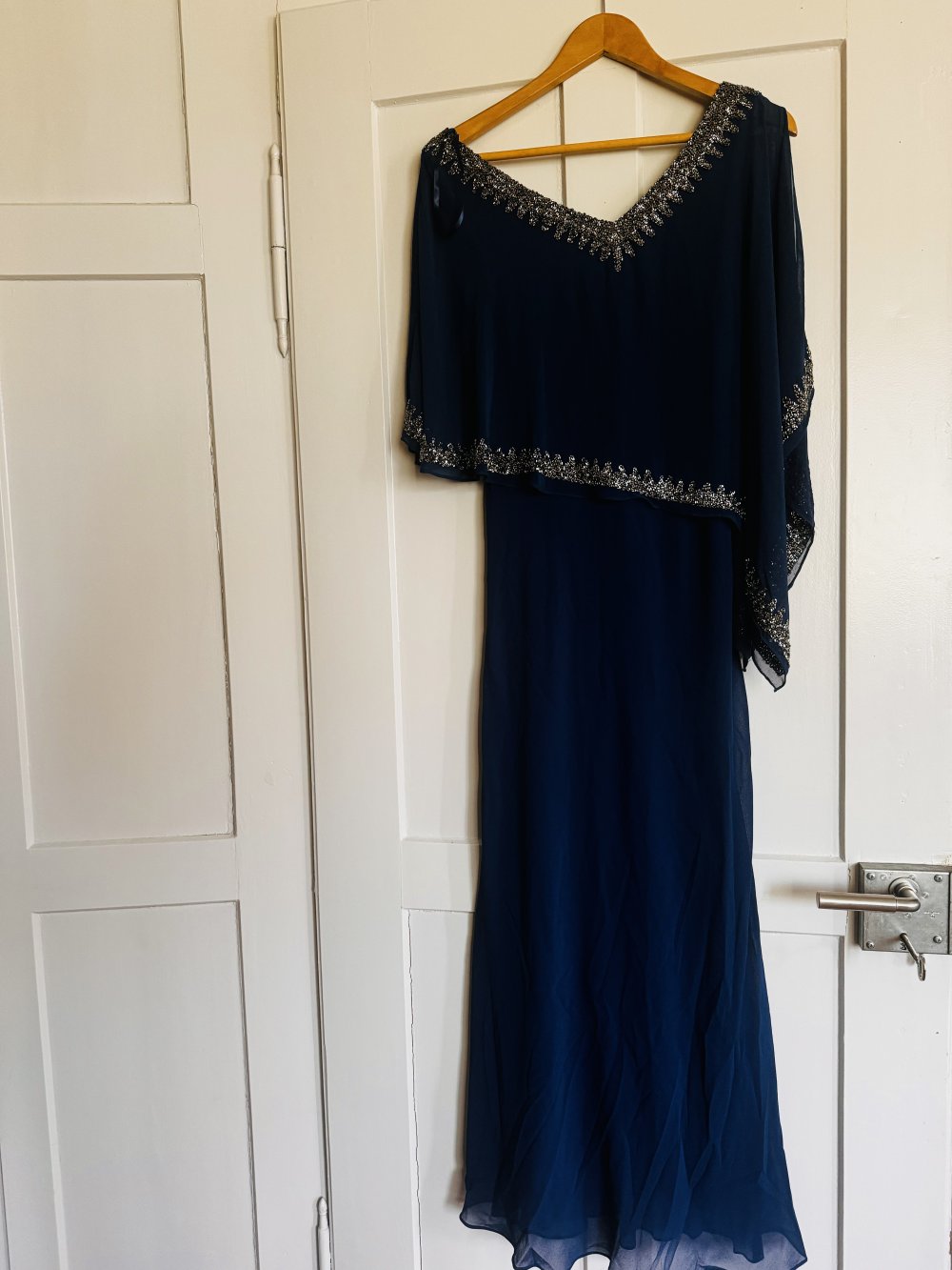 Abendkleid, elegant, mit Stickerei. 