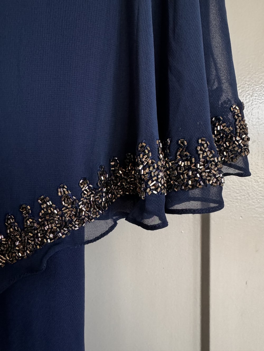 Abendkleid, elegant, mit Stickerei. 