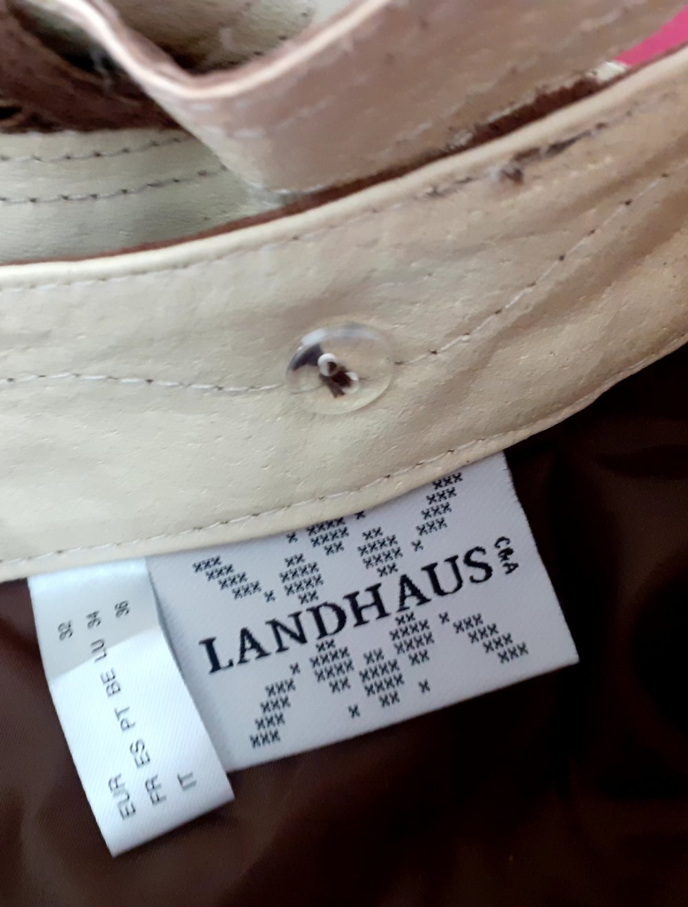 Echtleder Trachtenhose 32 xs Trachtenlederhose schweinsleder braun mit abnehmbaren Hosenträgern nie getragen von der Marke Landhaus praktische Knöpfe zum abnehmen der Latzhosenträger mit aufwändigen Spitzenbestickungen und Details sehr weiches Leder