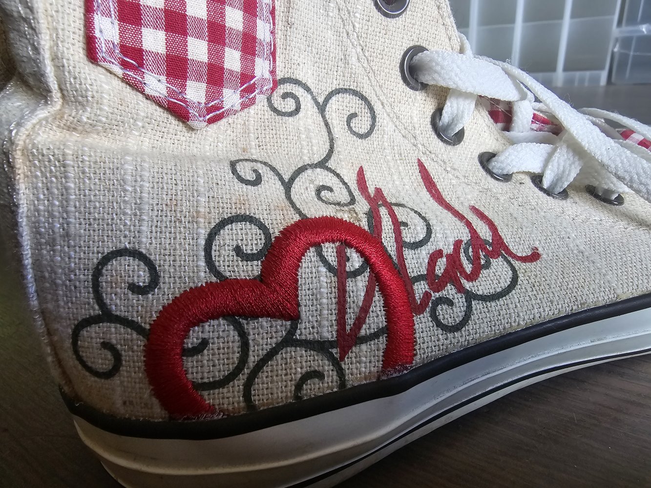 Folklore Turnschuhe mit Stickerei und kleinen Täschchen Gr. 40