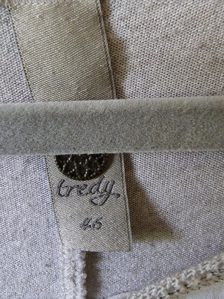 Graubeiges Oberteil von Tredy, Basicteil mit wenig Glitzer Gr. 46