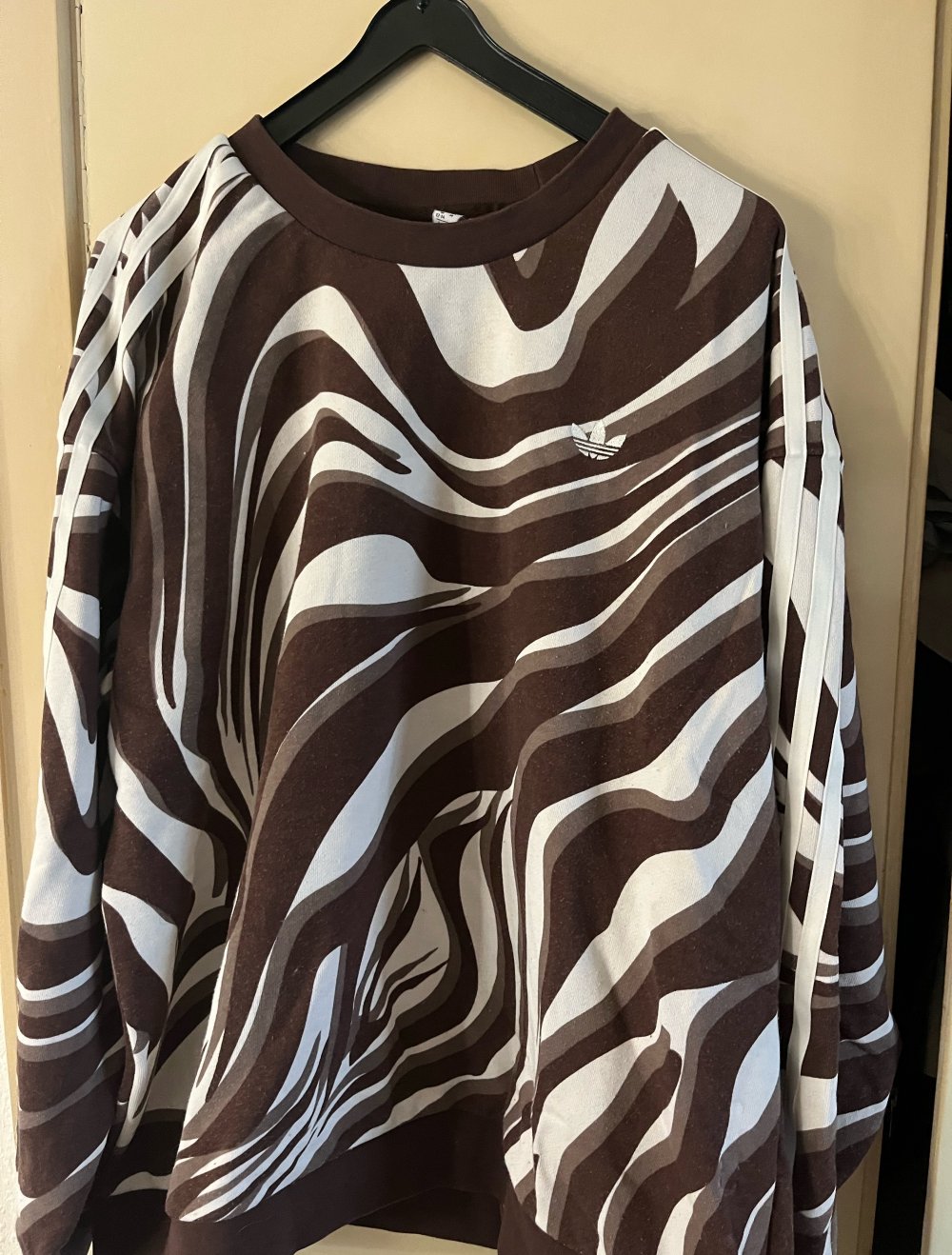 Adidas mit Zebramuster