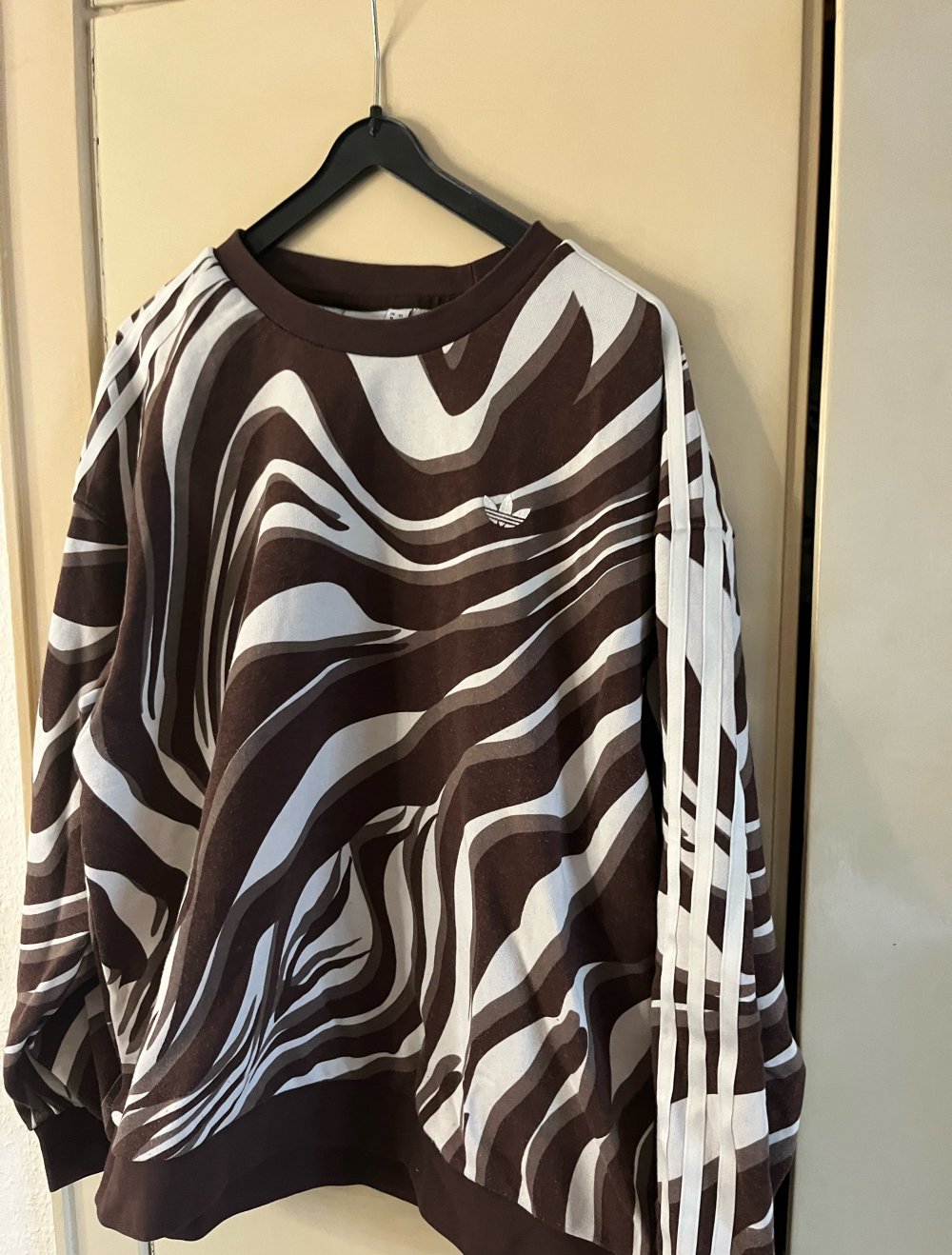 Adidas mit Zebramuster