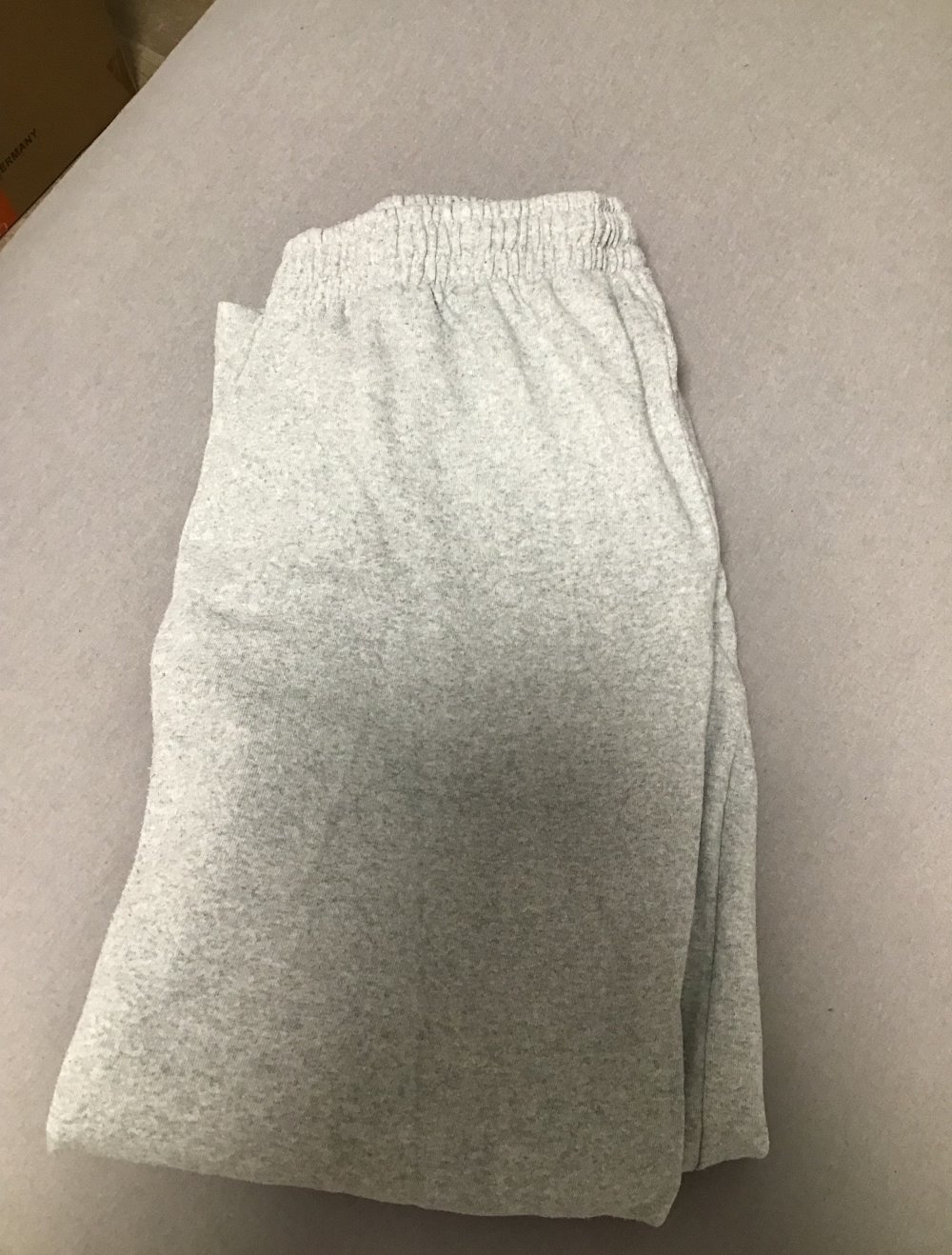 graue Jogginghose