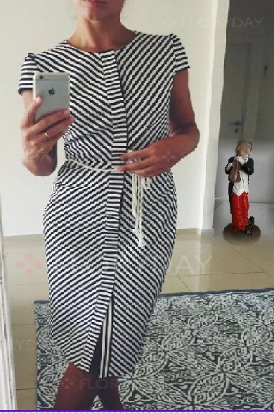       gestreiftes Damenkleid-Kunstfaser