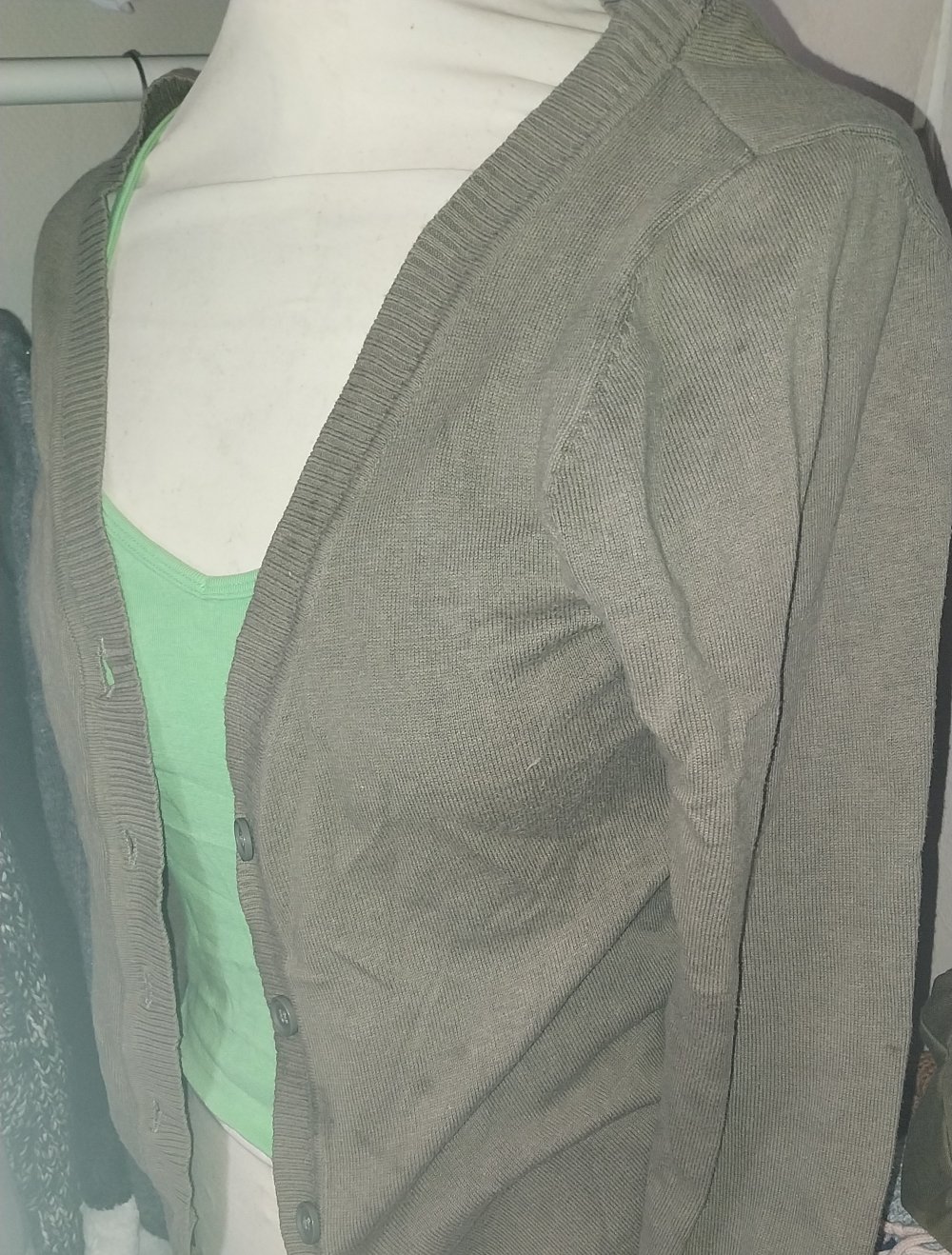 khakifarbener cardigan