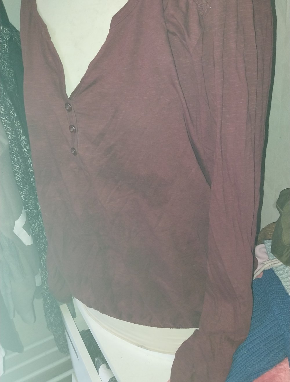 rotes langarmshirt