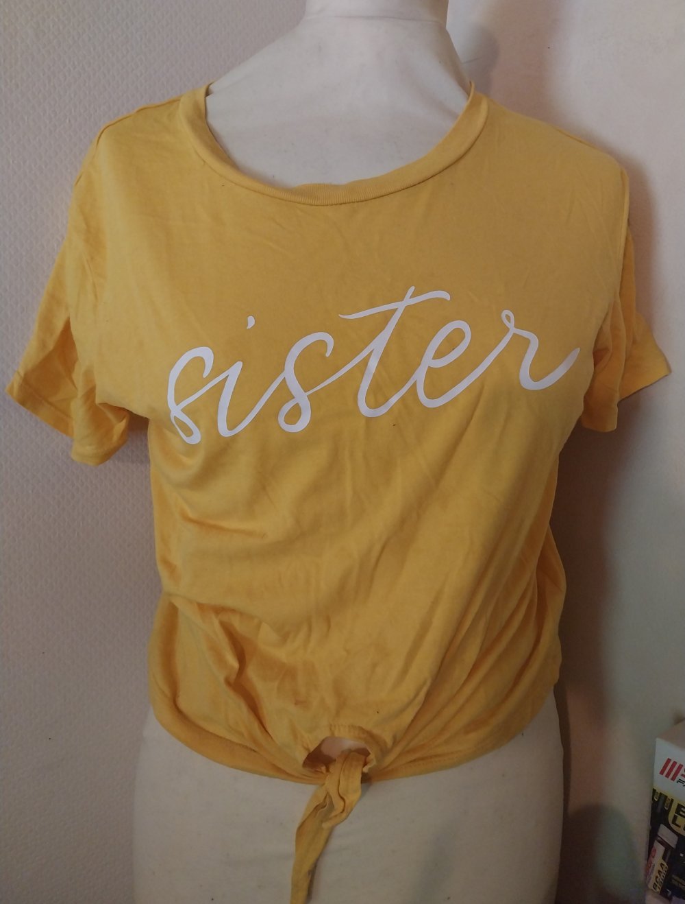 gelbes tshirt
