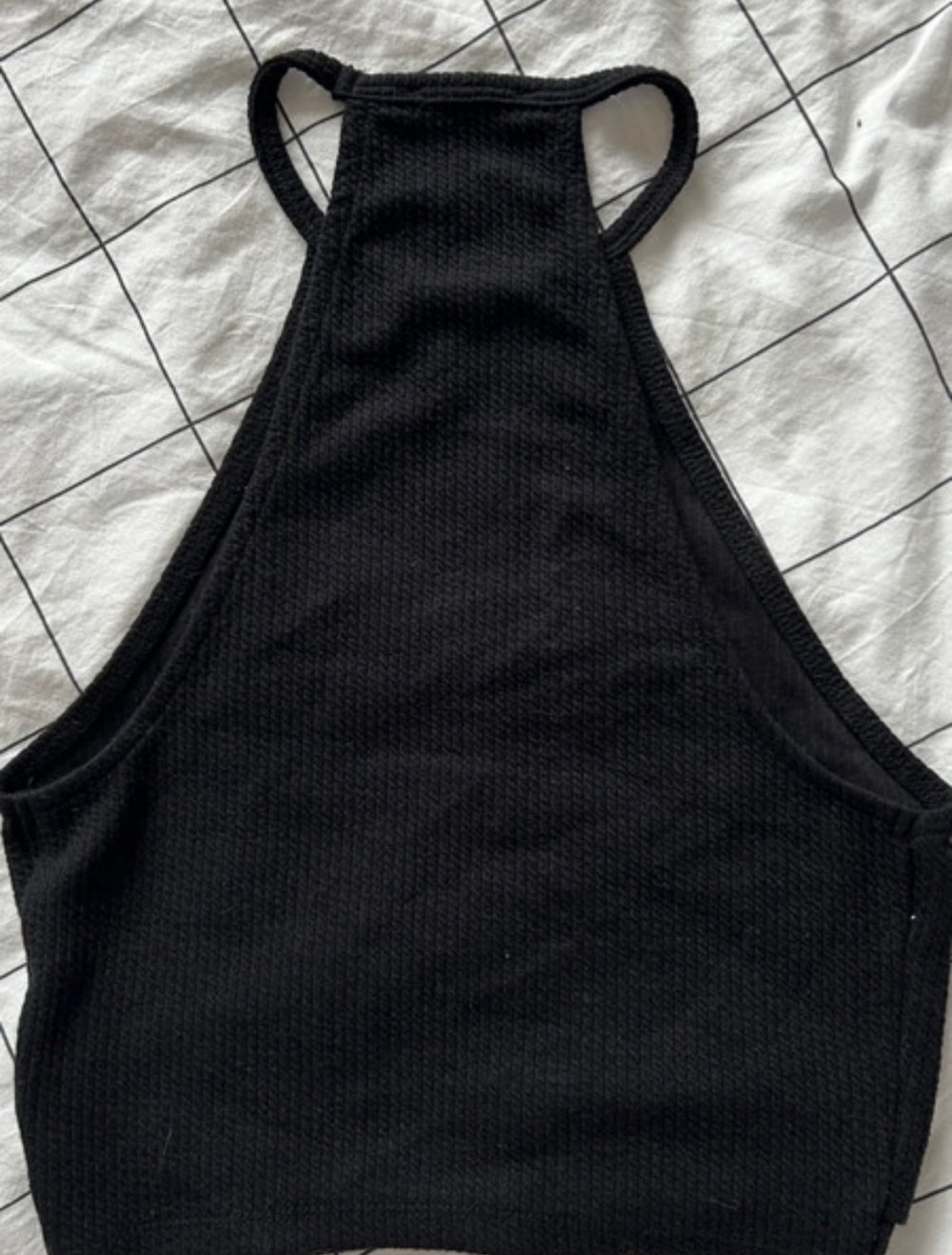 schwarzes top mit Ausschnitt