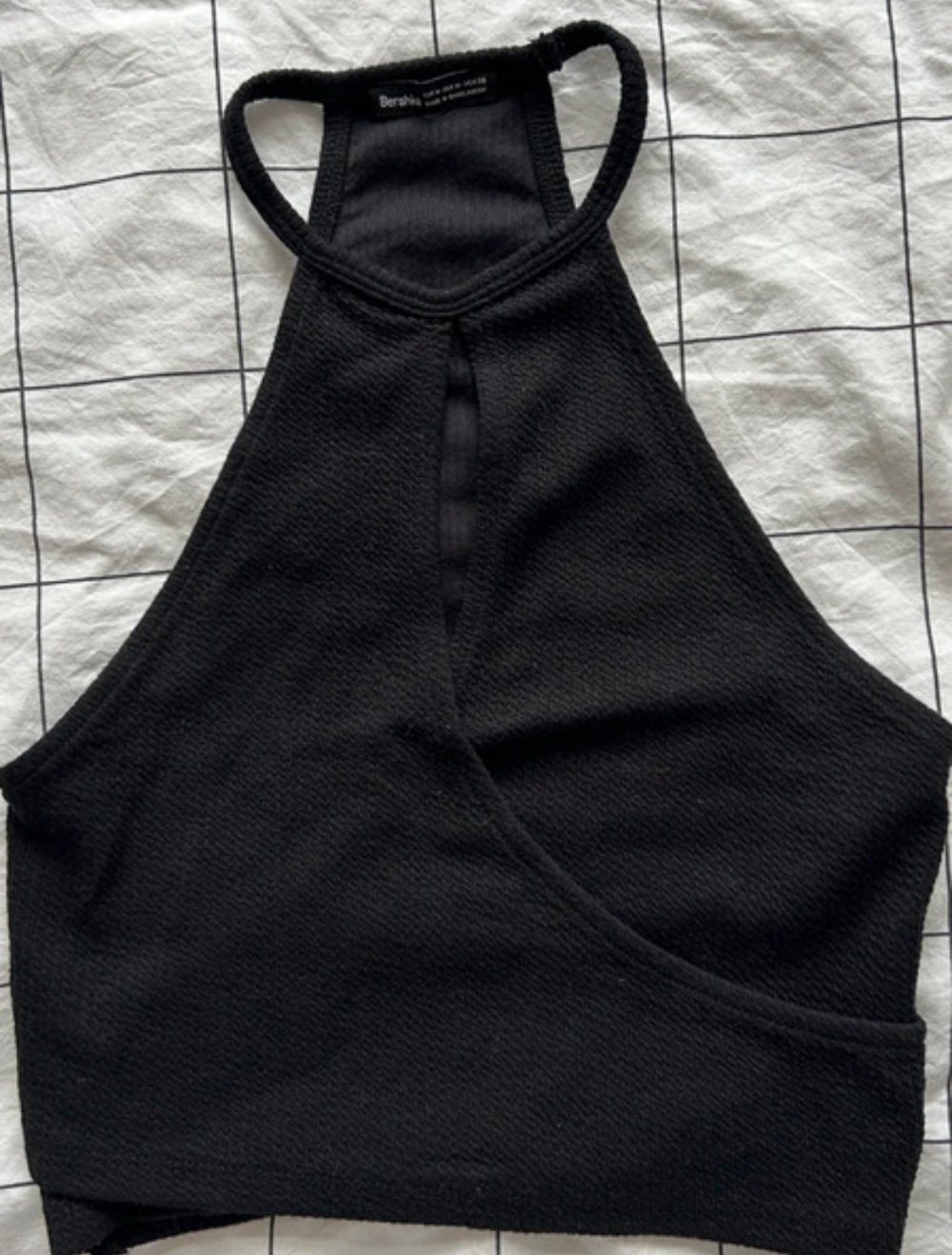 schwarzes top mit Ausschnitt