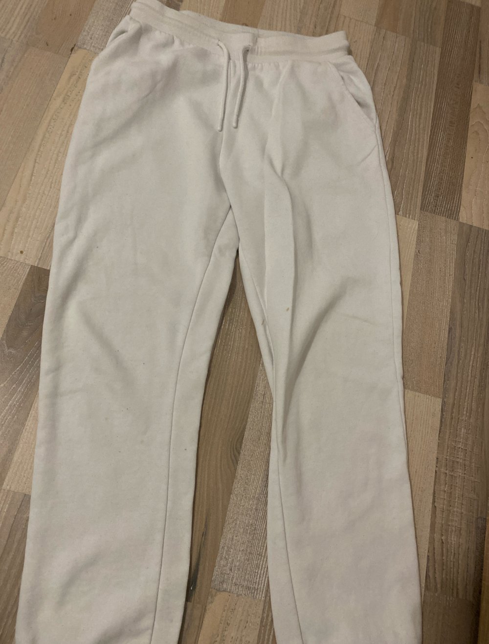 weiße Jogginghose