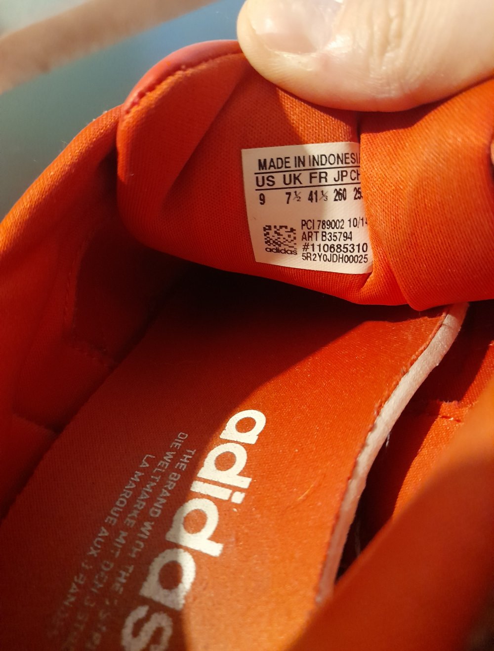 Rote Adidas Sneaker