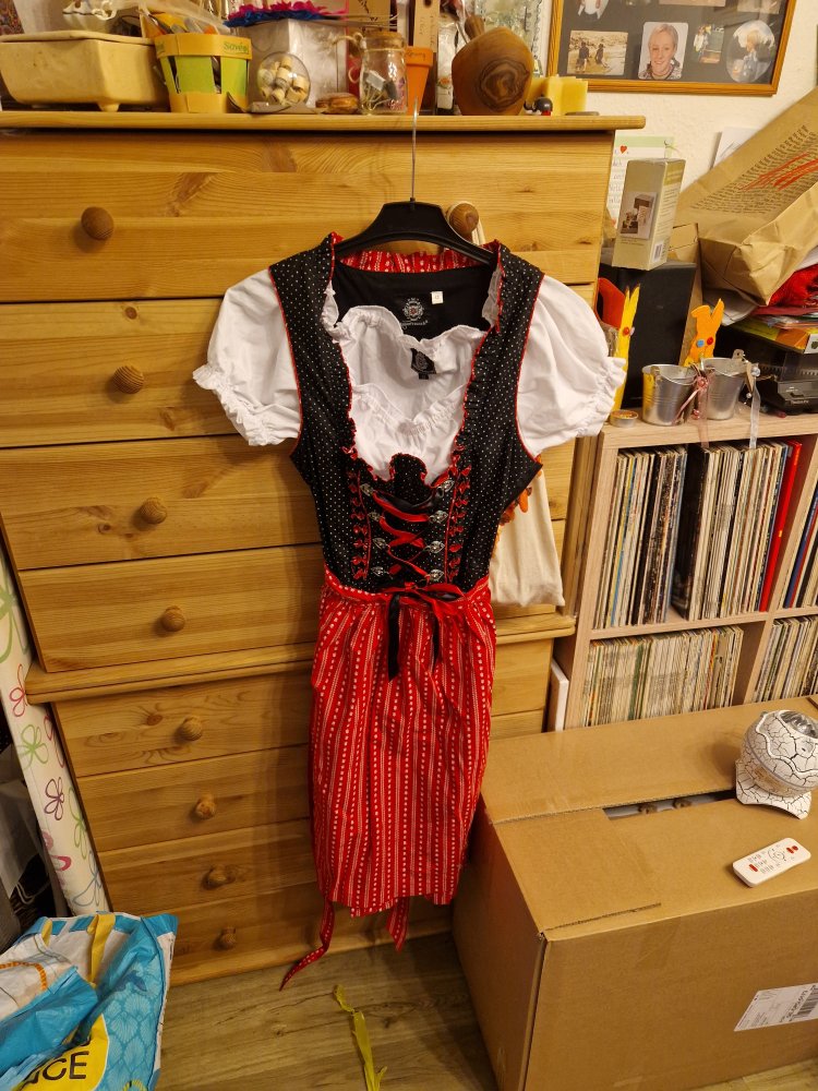Dirndl rot