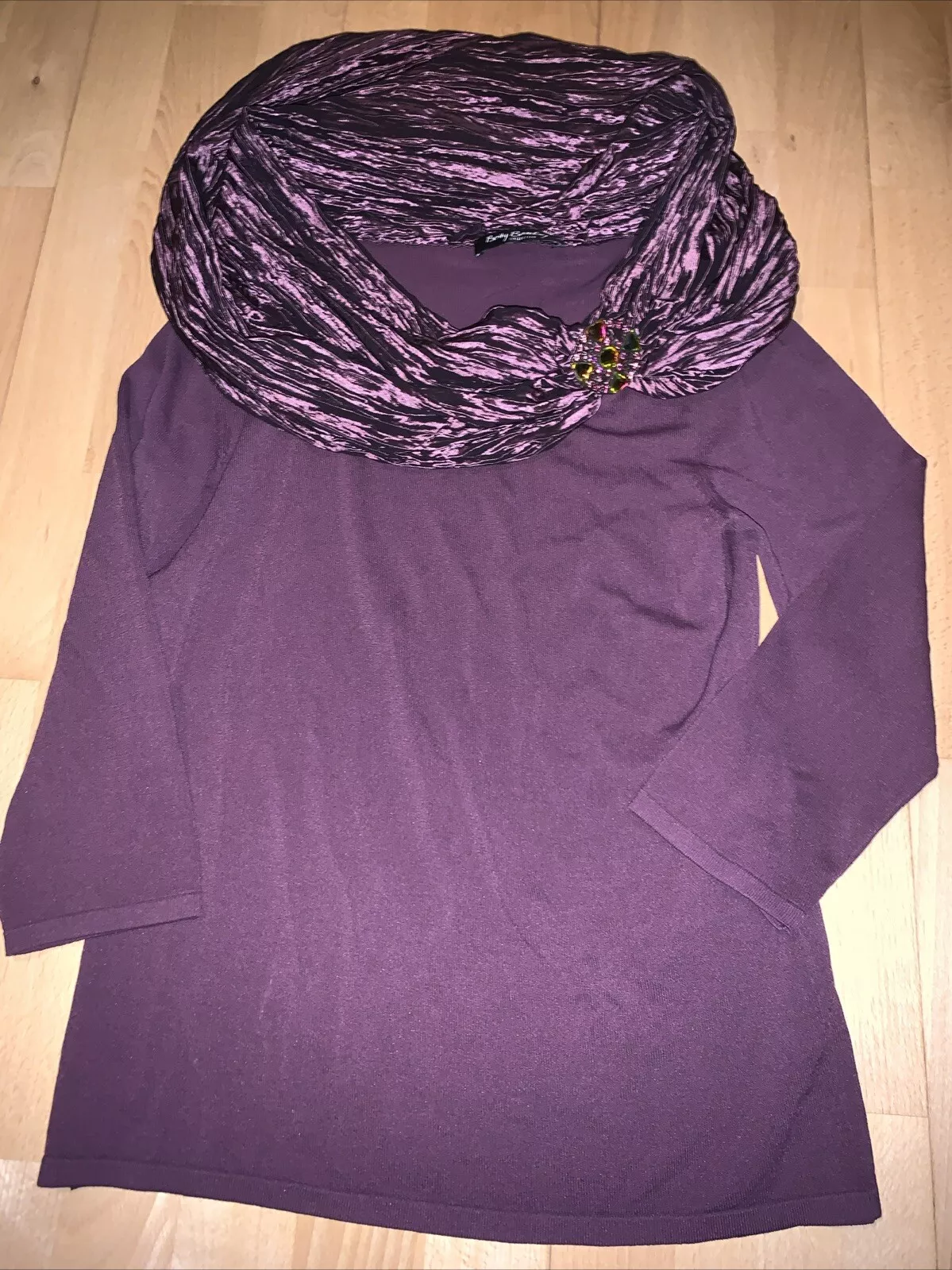 Elegantes Oberteil für besondere Anlässe Betty Barclay Toller Kragen mit wunderschöner Brosche S 36 63% Reyon - 37% Polyamid 