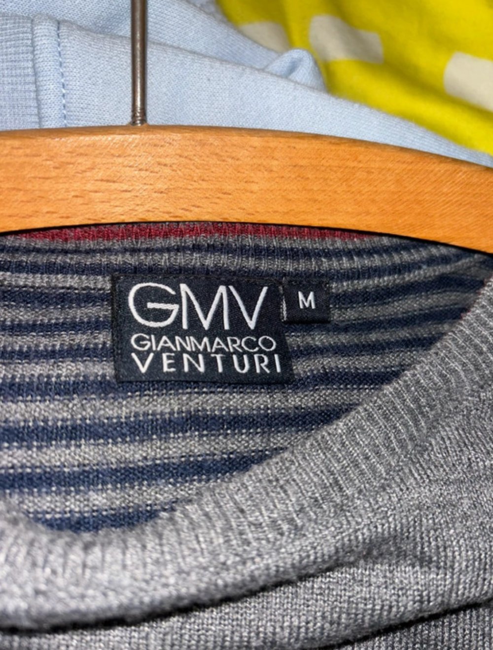 grauer Männer Pullover