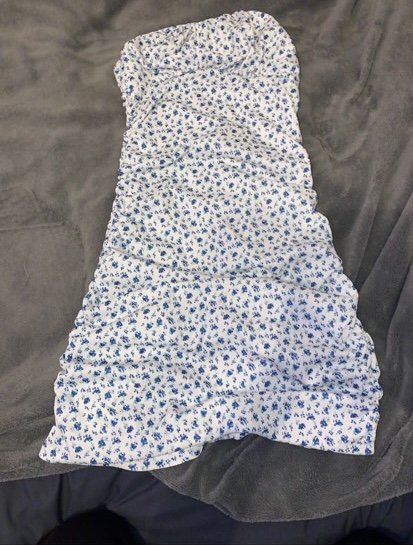 schulterfreies Kleid