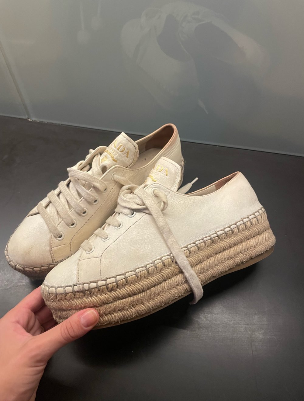 100% original Prada Ledersneaker