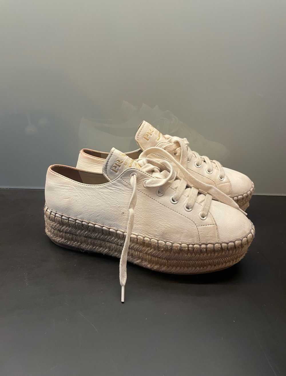 100% original Prada Ledersneaker