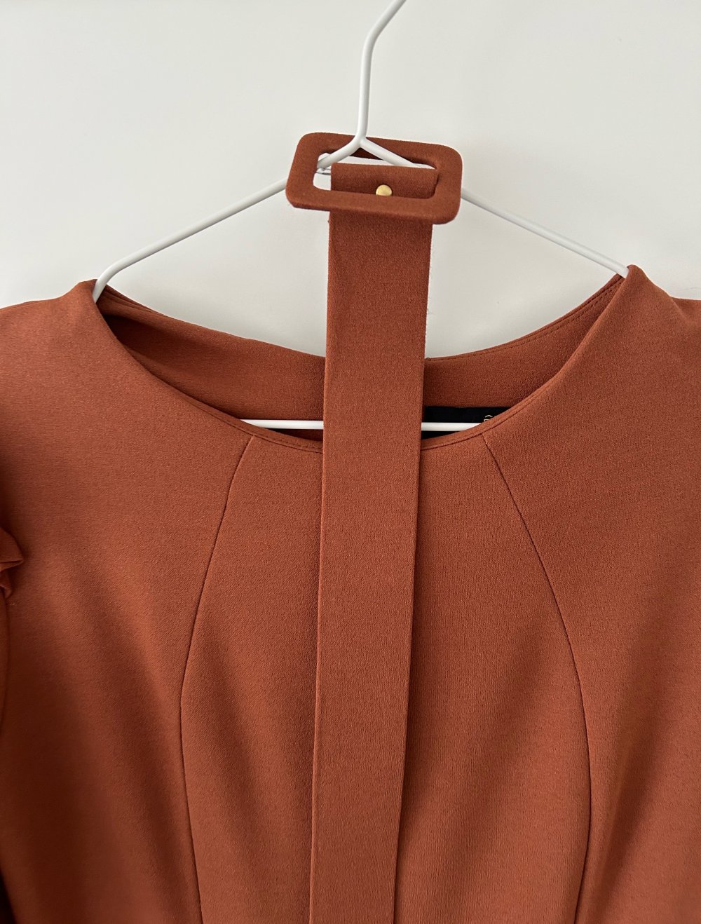 Braunes Herbstkleid