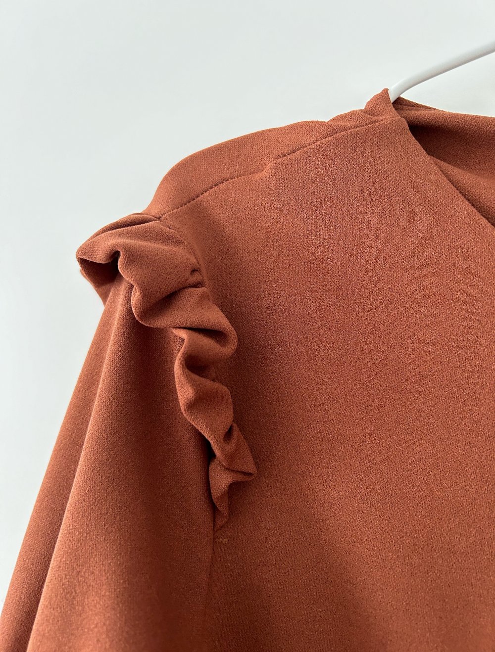 Braunes Herbstkleid