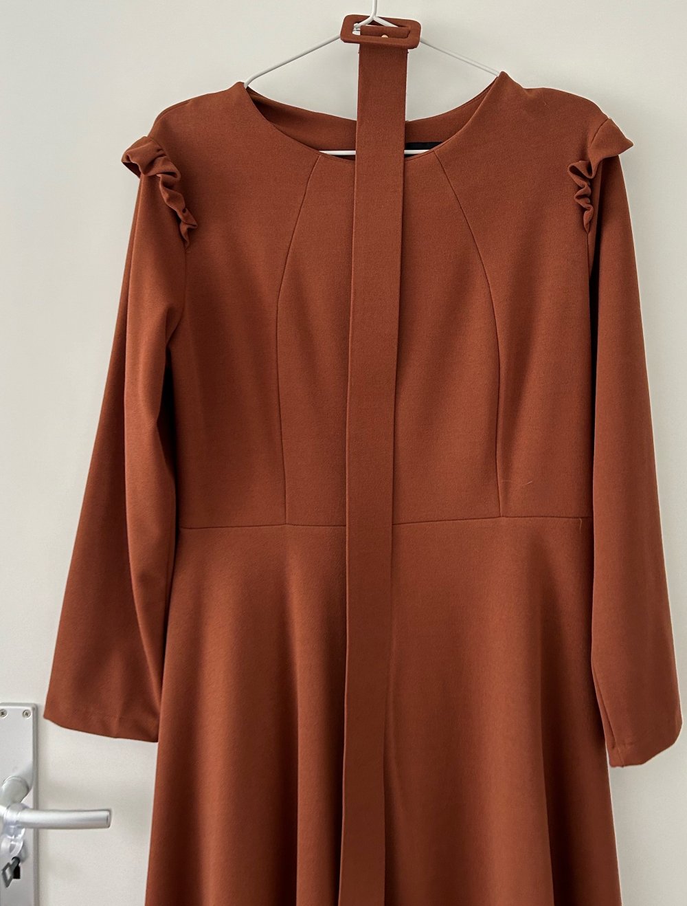 Braunes Herbstkleid