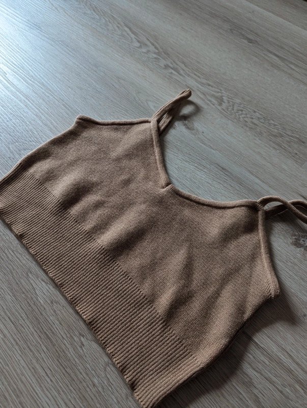 A lot less about you Crop top Feinstrick Optik 100% Wolle V-Ausschnitt 