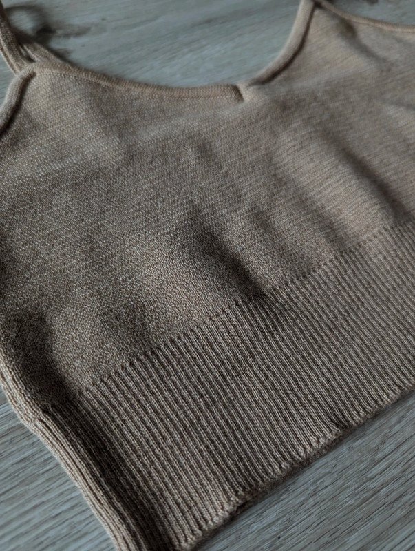 A lot less about you Crop top Feinstrick Optik 100% Wolle V-Ausschnitt 