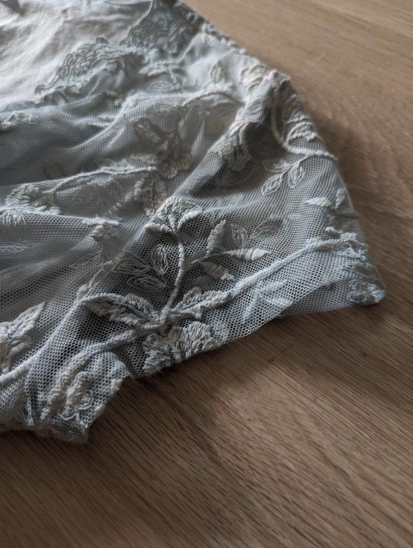 Wunderschönes Vintage Kleid Spitzen Stoff V-Ausschnitt kurze Ärmel Brautjungfer Party Sommet
