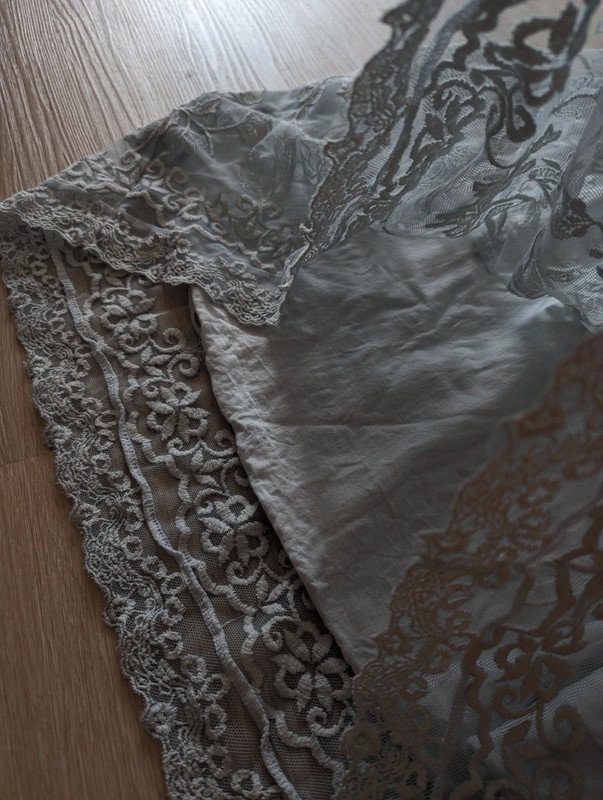 Wunderschönes Vintage Kleid Spitzen Stoff V-Ausschnitt kurze Ärmel Brautjungfer Party Sommet