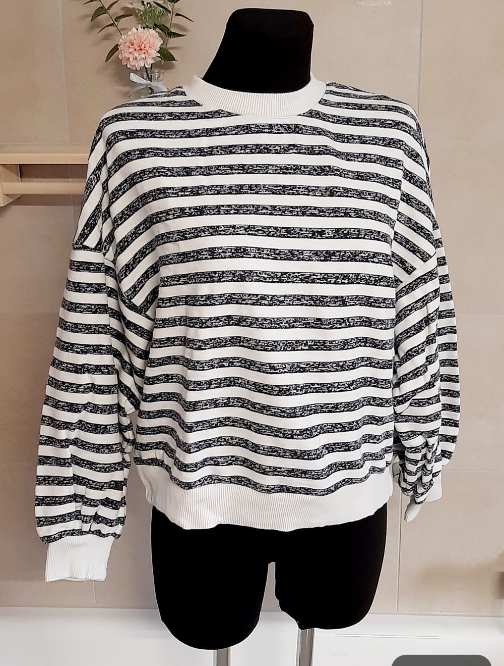 Gestreifter Pulli mit Ballonärmeln EDC XS/S