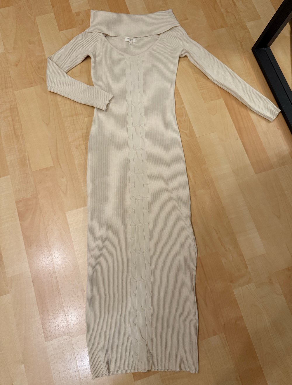 Moocci Rippstrick Kleid Off Shoulder beige cremefarben S/M 36/38