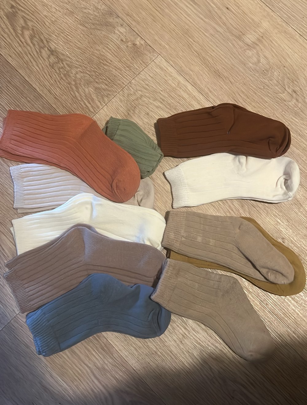 Set aus Socken, Handschuhen und Tüchern