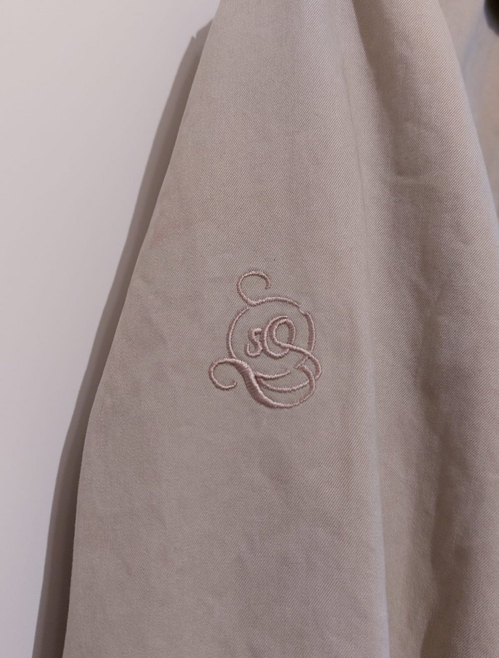 s.Oliver Damen Trenchcoat Gr. 40 Übergangsjacke beige mit Gürtel und Seitentaschen.