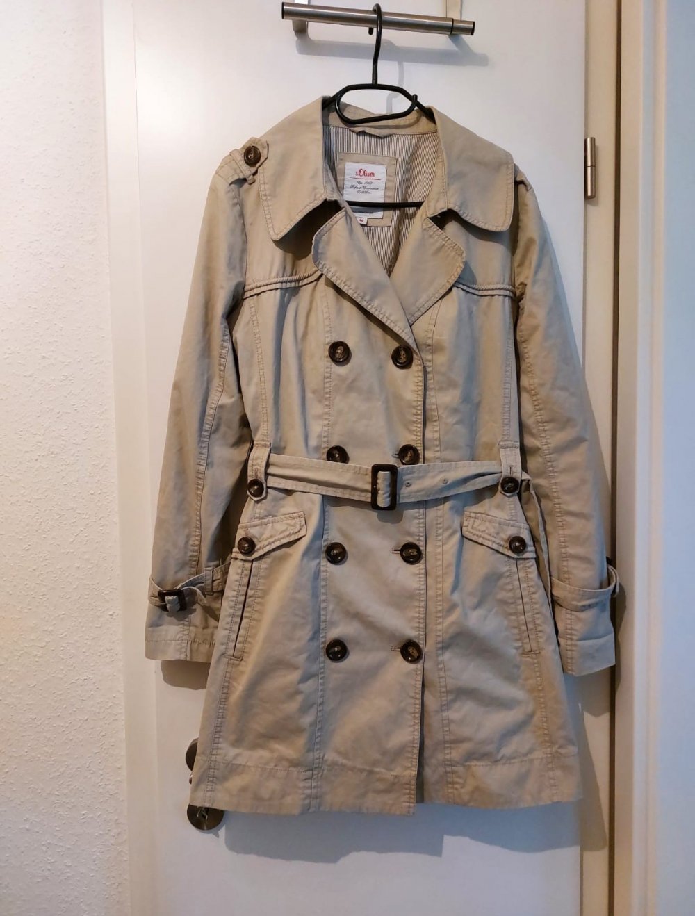 s.Oliver Damen Trenchcoat Gr. 40 Übergangsjacke beige mit Gürtel und Seitentaschen.