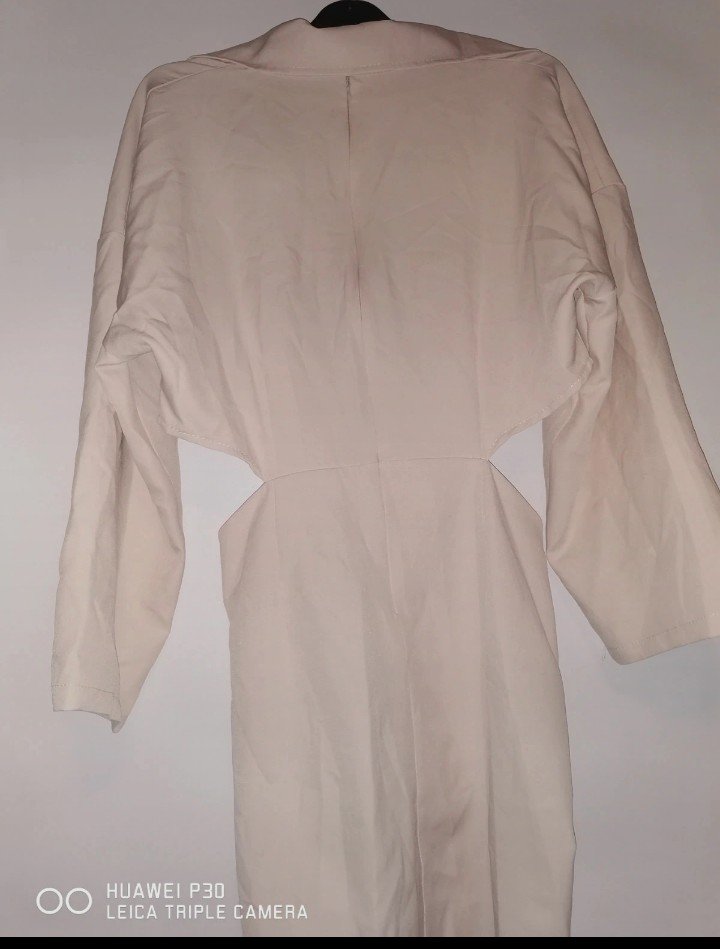 Boohoo Blazerkleid Beige Cut-Out Langarm Gr.M 38