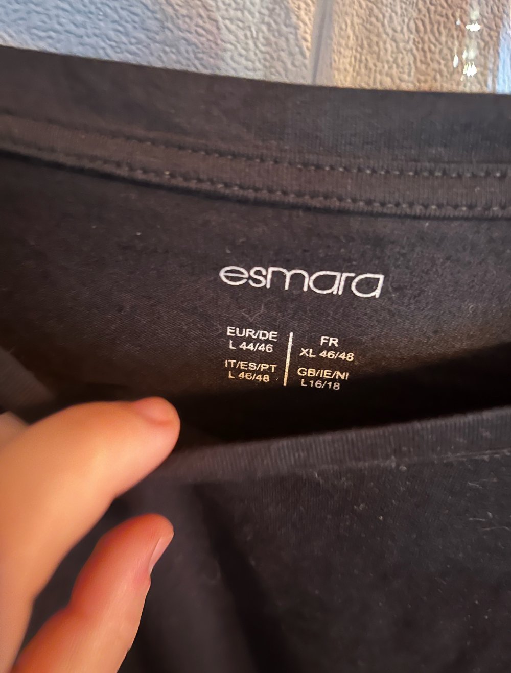 Schwarzer Pulli