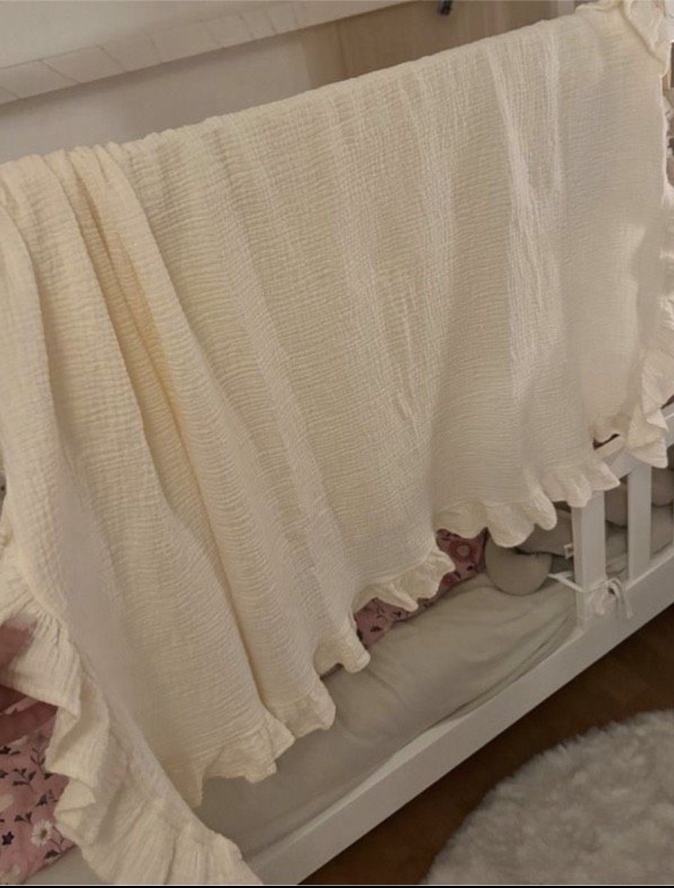 babydecke creme beige volants