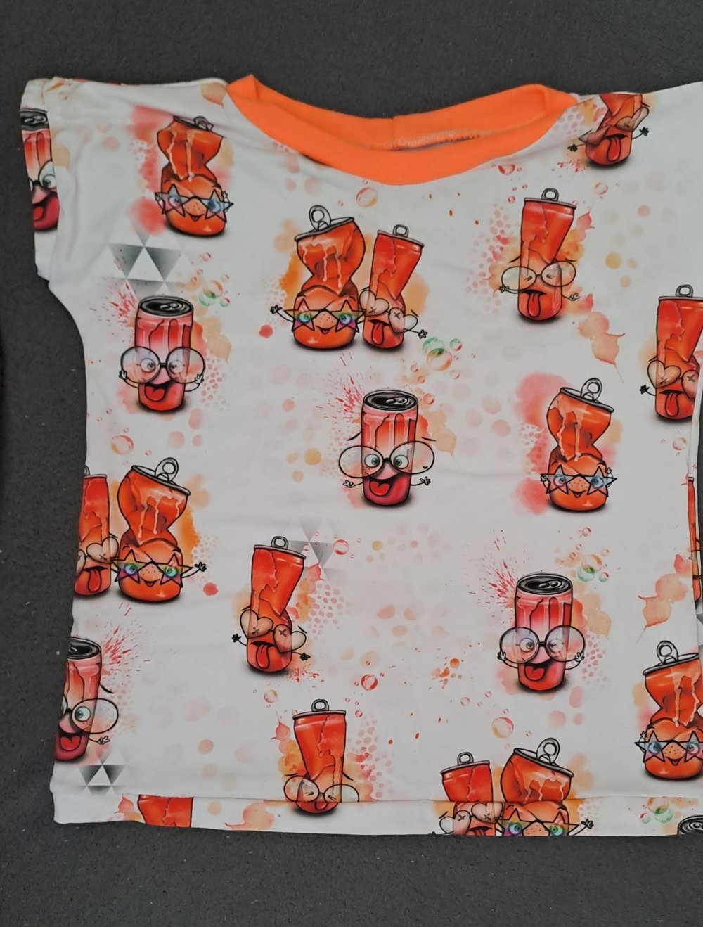 T-Shirt mit Dosenmotiv - Handmade