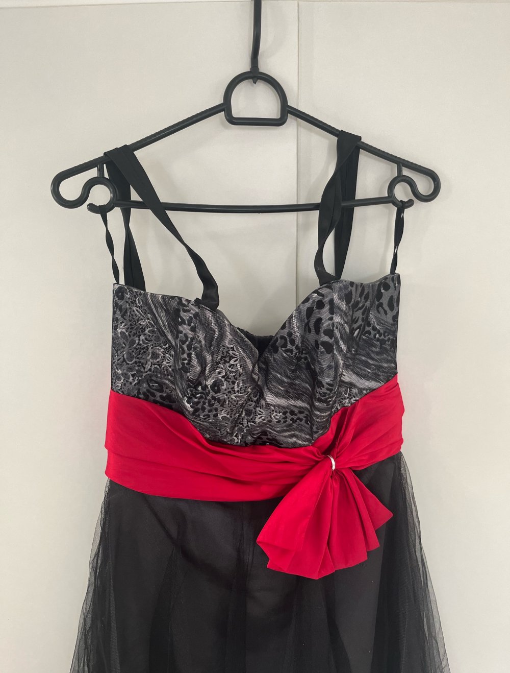 Jacke in S H&M und Kleid in M Venitti Set Party schwarz rot