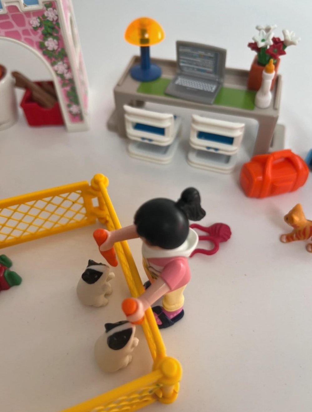 Playmobil Mädchenzimmer Kinderzimmer Zimmer mit Meerschweinchen und Katze