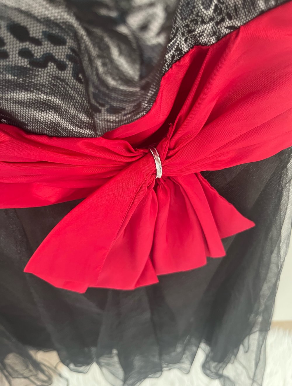 Jacke in S H&M und Kleid in M Venitti Set Party schwarz rot