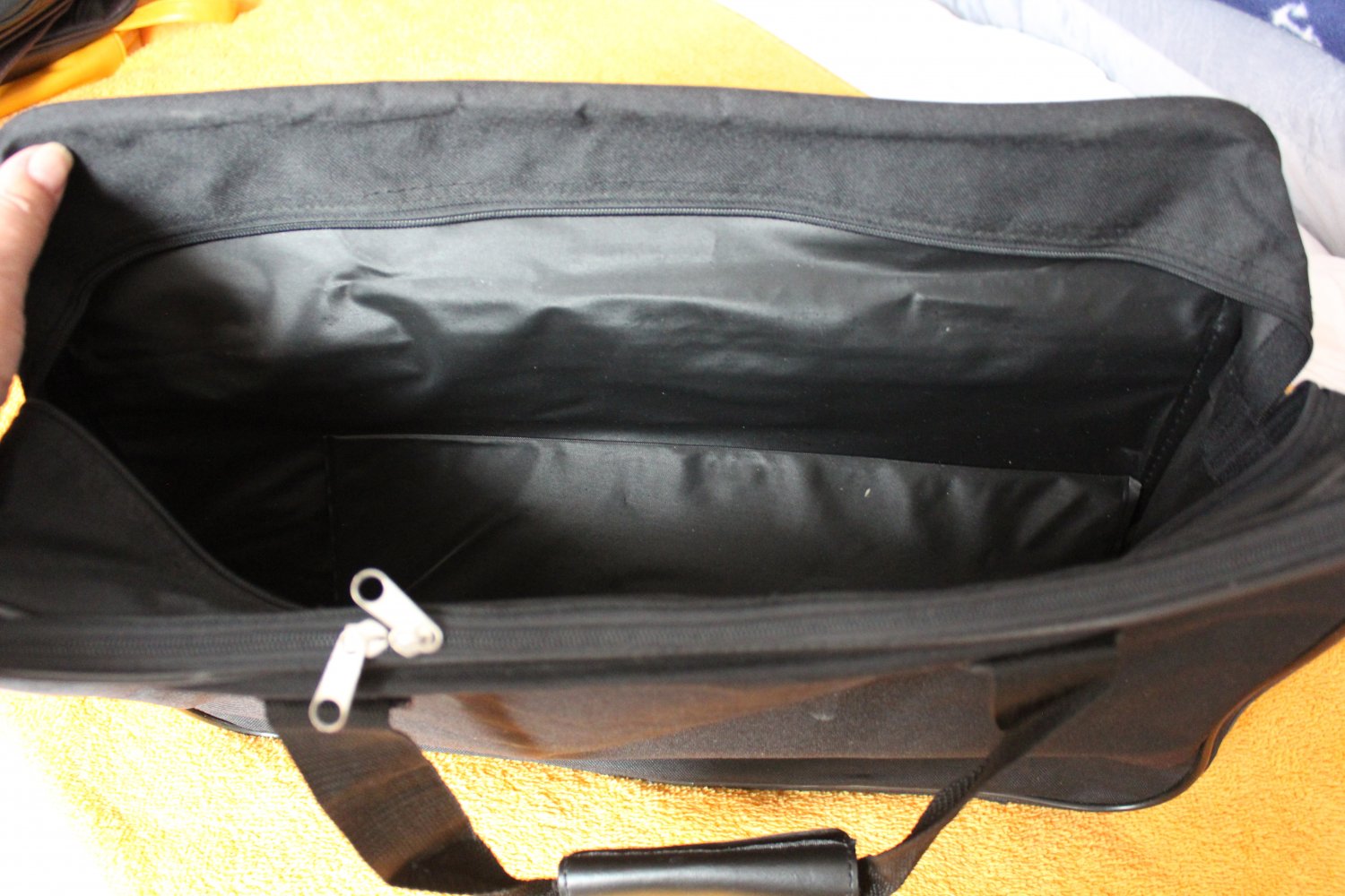 schwarze Reise- oder Aktentasche mit Laptopfach von Prego