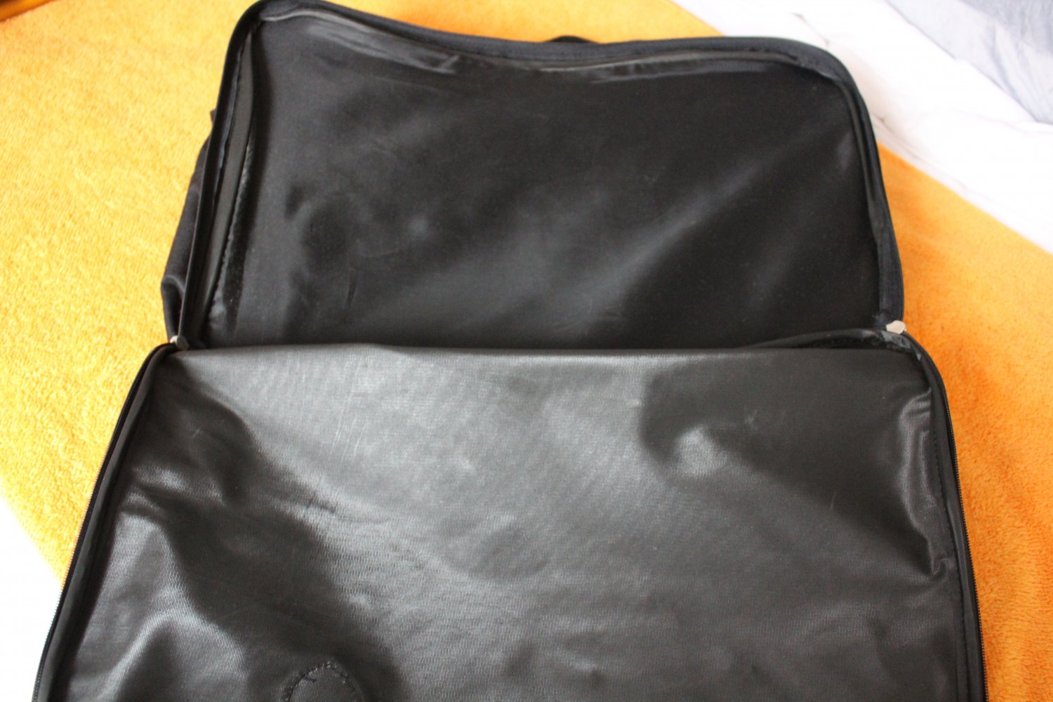 schwarze Reise- oder Aktentasche mit Laptopfach von Prego
