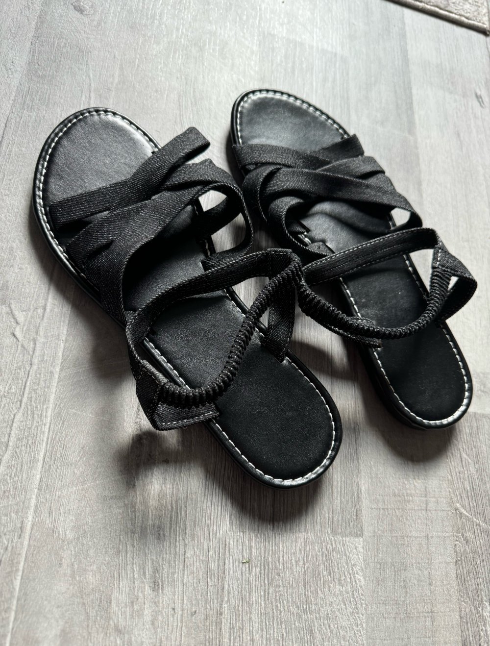 Schwarze Sandalen