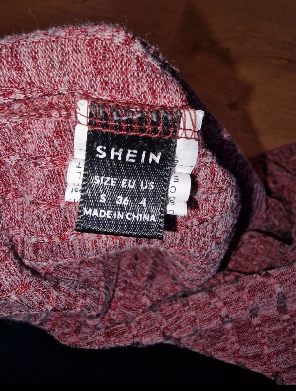 Langarmshirt mit Zierknöpfen