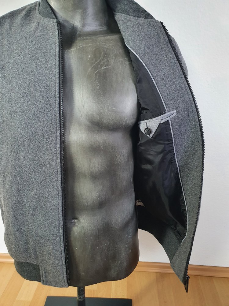 Tolle Bomberjacke der Marke Esprit mit 60% Wollanteil 
