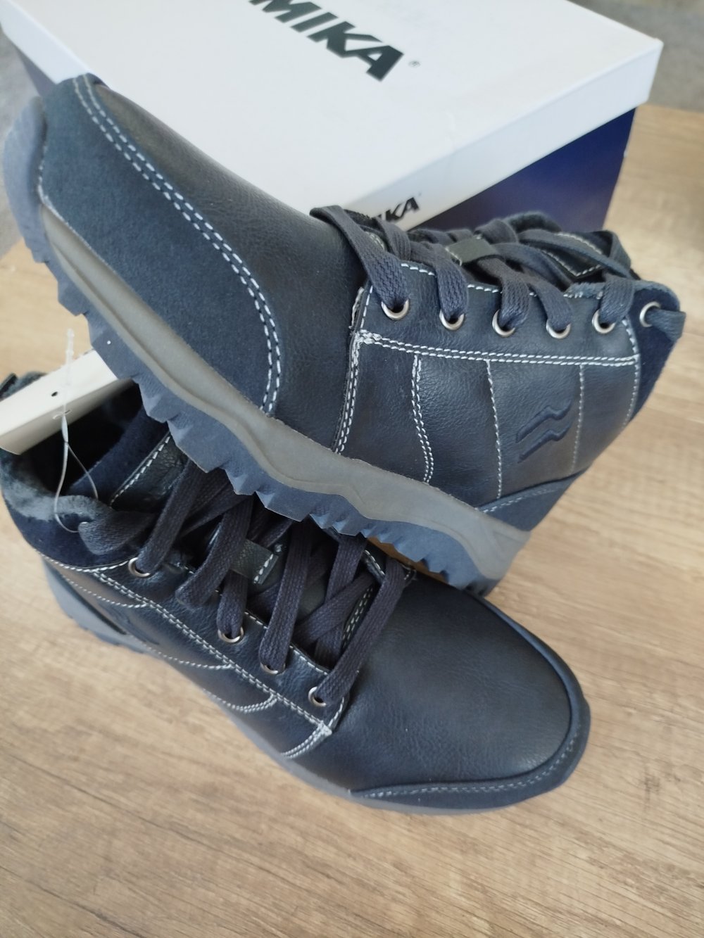  Sneaker Winter Mid Kollektion von Sellonclick Gr.36,37.
